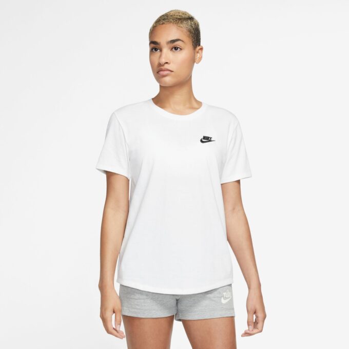 Nike Sportswear Club Essentials W Tee XL